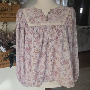 Vintage-Inspired Floral Blouse with Lace - Cream